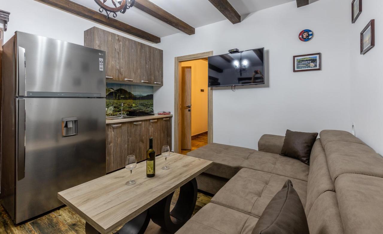 Luxury House Lotos Apartman Golubovci Kültér fotó