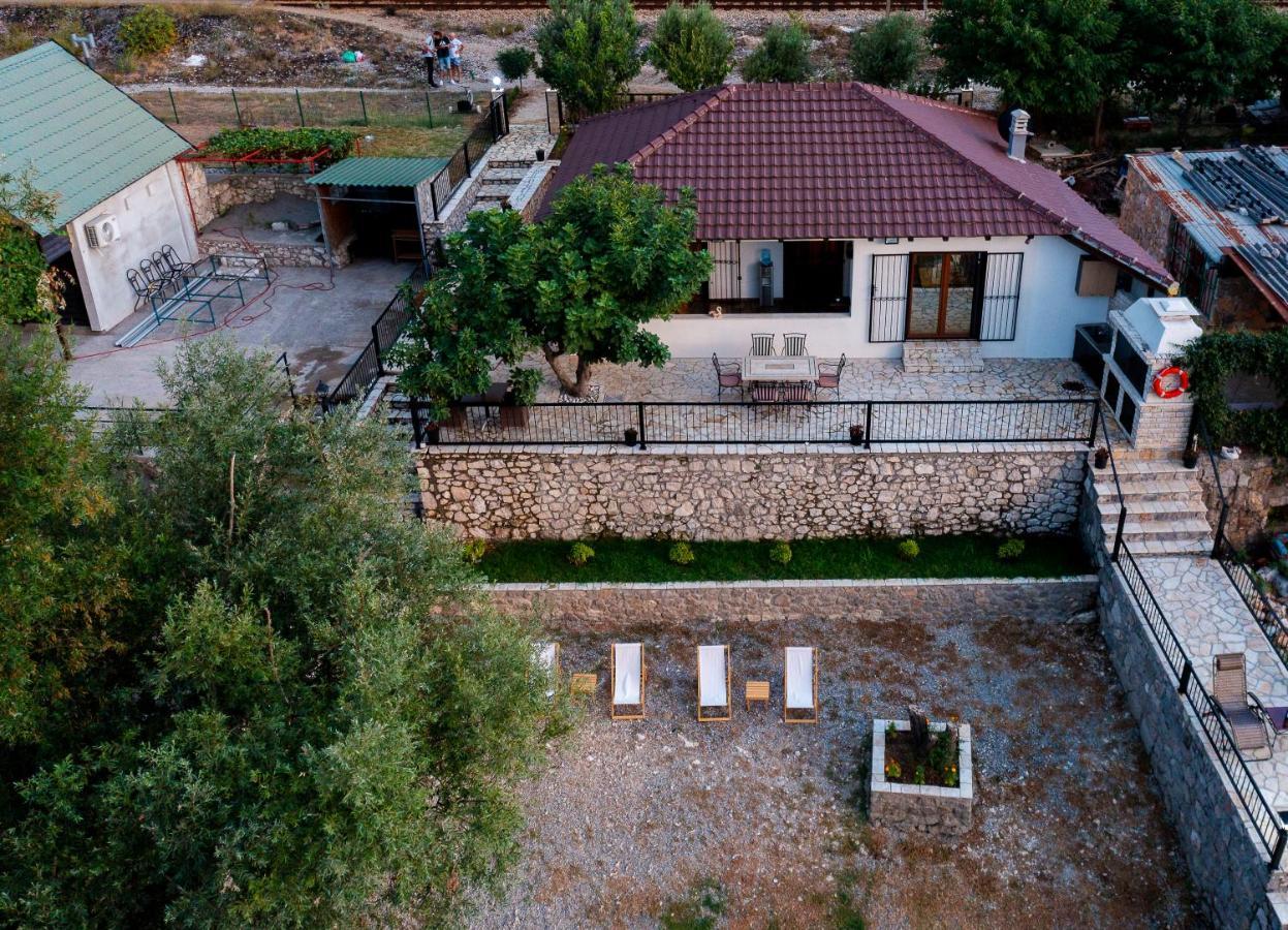 Luxury House Lotos Apartman Golubovci Kültér fotó